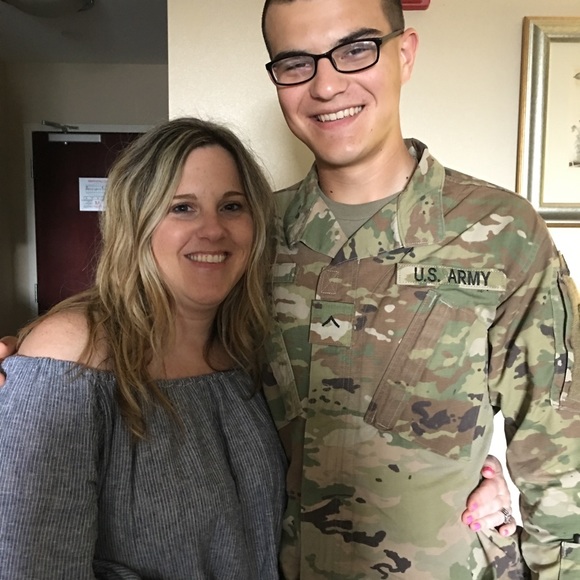 Meet your Posher, Danielle - Picture 3 of 4